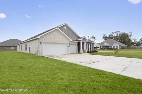 6000 Penni Ln, Ocean Springs, MS 39564