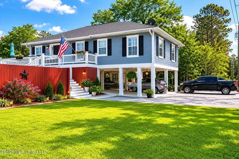6029 5th St, Bay Saint Louis, MS 39520