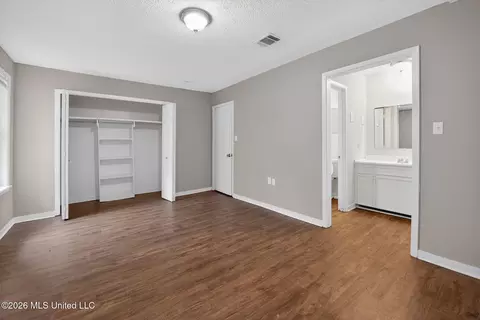 Bedroom - 2137 Thousand Oaks Dr, Jackson, MS 39212 photo 5 of 9