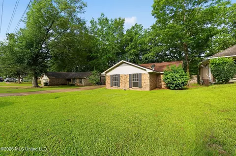 Exterior - 2137 Thousand Oaks Dr, Jackson, MS 39212 photo 2 of 5