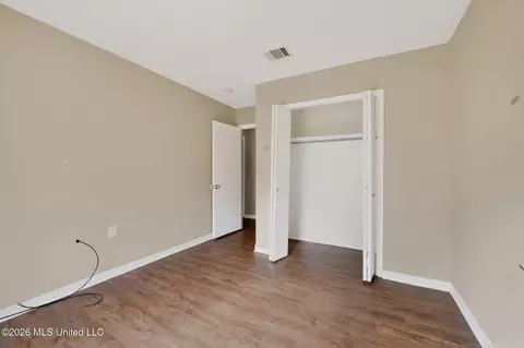 Bedroom - 2137 Thousand Oaks Dr, Jackson, MS 39212 photo 4 of 9