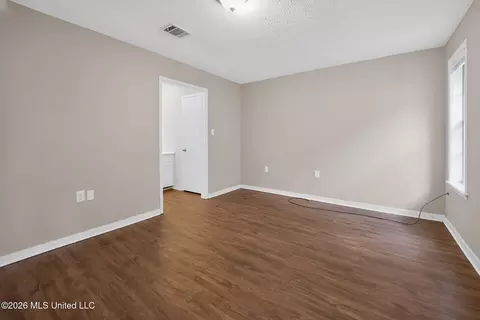 Living - 2137 Thousand Oaks Dr, Jackson, MS 39212 photo 9 of 9
