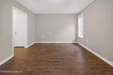 Living - 2137 Thousand Oaks Dr, Jackson, MS 39212 photo 8 of 9