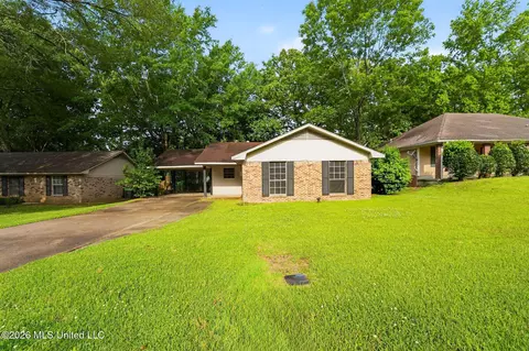 2137 Thousand Oaks Dr, Jackson, MS 39212