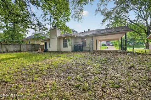 Exterior - 2137 Thousand Oaks Dr, Jackson, MS 39212 photo 4 of 5