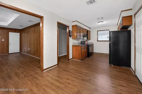 Entry Way - 2137 Thousand Oaks Dr, Jackson, MS 39212 photo 3 of 3