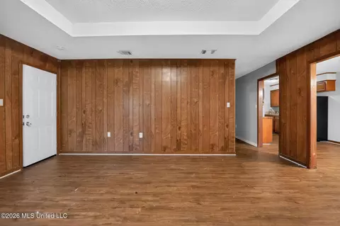 Living - 2137 Thousand Oaks Dr, Jackson, MS 39212 photo 5 of 9