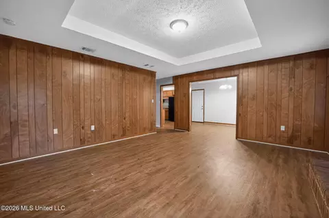 Living - 2137 Thousand Oaks Dr, Jackson, MS 39212 photo 7 of 9