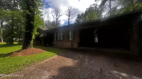 2696 Pinedale St, Jackson, MS 39204