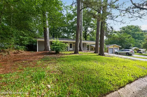 1734 Wood Gln, Jackson, MS 39204