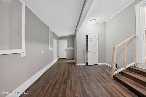 Entry Way - 4875 Sheridan Dr, Jackson, MS 39206 photo 1 of 3