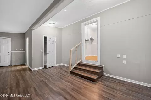 Entry Way - 4875 Sheridan Dr, Jackson, MS 39206 photo 2 of 3