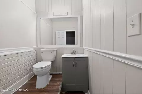 Bath - 4875 Sheridan Dr, Jackson, MS 39206 photo 1 of 2