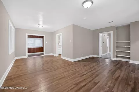 Living - 4875 Sheridan Dr, Jackson, MS 39206 photo 1 of 1