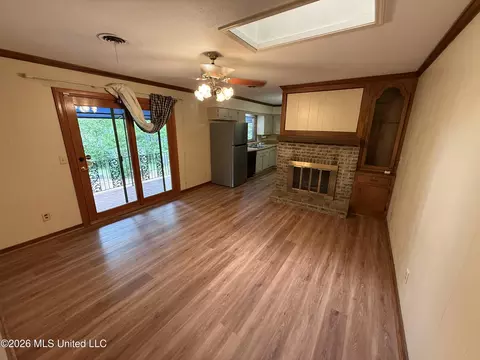 Living - 1726 Winchester St, Jackson, MS 39211 photo 4 of 5