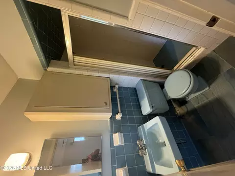 Bath - 1726 Winchester St, Jackson, MS 39211 photo 1 of 3