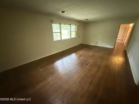 Living - 1726 Winchester St, Jackson, MS 39211 photo 2 of 5