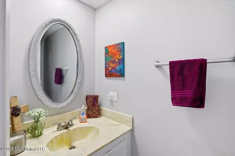 Bath - 123 Lakebend Cir, Brandon, MS 39042 photo 1 of 2