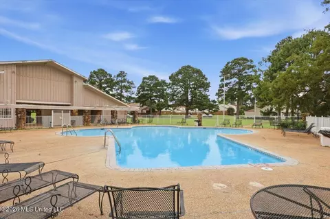 Exterior - 123 Lakebend Cir, Brandon, MS 39042 photo 5 of 6