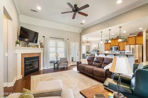 Living - 1457 E Lake Front Dr, Hernando, MS 38632 photo 1 of 1