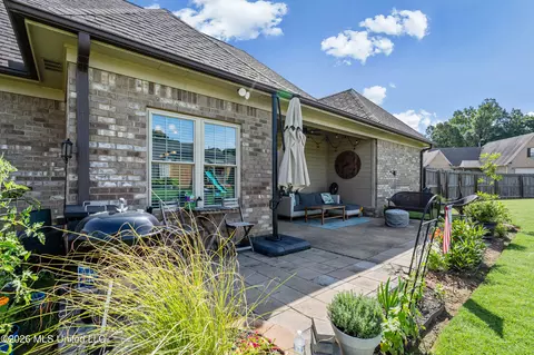 Exterior - 1457 E Lake Front Dr, Hernando, MS 38632 photo 3 of 5