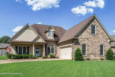 Exterior - 1457 E Lake Front Dr, Hernando, MS 38632 photo 2 of 5