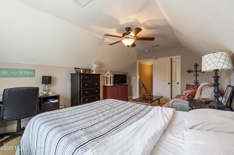 Bedroom - 1457 E Lake Front Dr, Hernando, MS 38632 photo 6 of 6