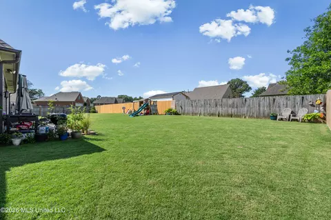 Exterior - 1457 E Lake Front Dr, Hernando, MS 38632 photo 4 of 5