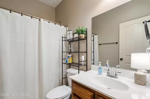 Bath - 1457 E Lake Front Dr, Hernando, MS 38632 photo 1 of 1