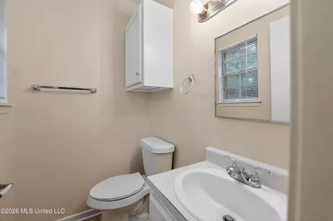 Bath - 1438 Summit Ave, Jackson, MS 39212 photo 2 of 4