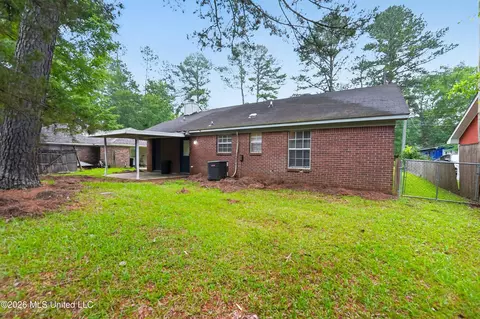 Exterior - 1438 Summit Ave, Jackson, MS 39212 photo 2 of 4