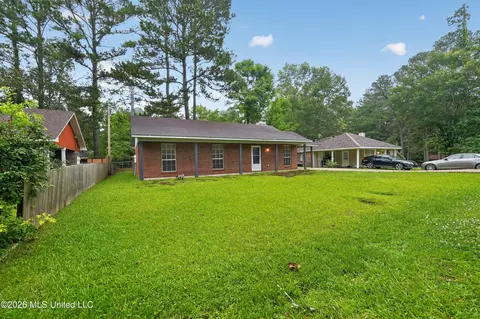 Exterior - 1438 Summit Ave, Jackson, MS 39212 photo 4 of 4