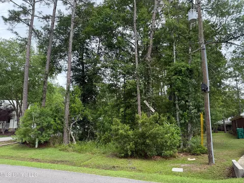 7313 Ahi Dr, Diamondhead, MS 39525