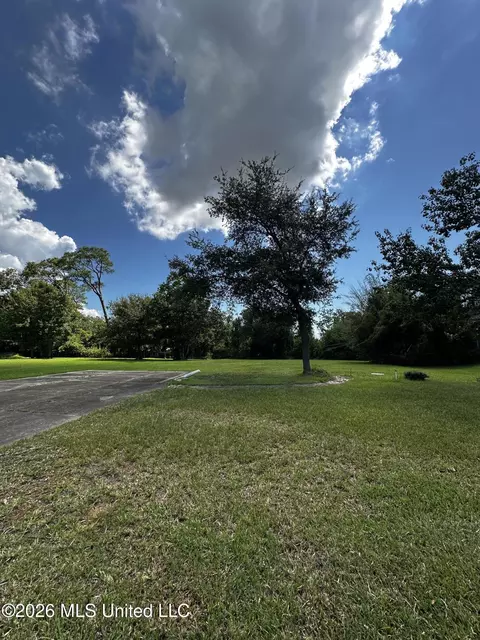 702 Saint Mary St, Pascagoula, MS 39581