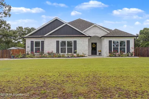 19069 Harrington Cir, Biloxi, MS 39532
