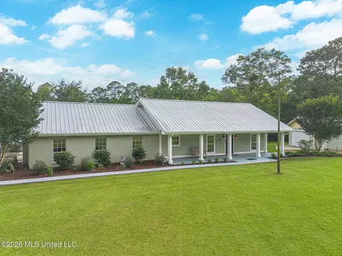 11353 Hattie K Dr, Biloxi, MS 39532