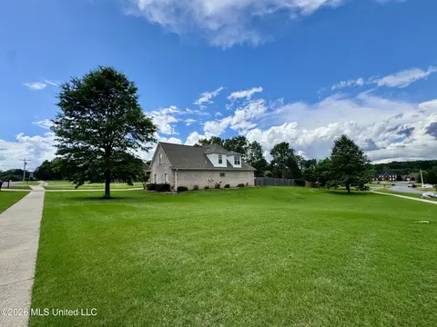 Exterior - 1868 Trapper Dr, Hernando, MS 38632 photo 5 of 8