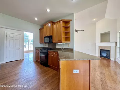 Kitchen - 1868 Trapper Dr, Hernando, MS 38632 photo 1 of 5