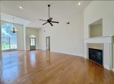 Living - 1868 Trapper Dr, Hernando, MS 38632 photo 5 of 7