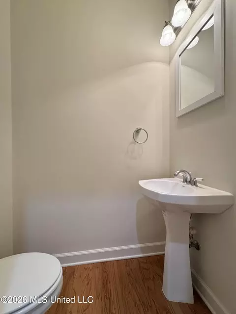 Bath - 1868 Trapper Dr, Hernando, MS 38632 photo 5 of 6