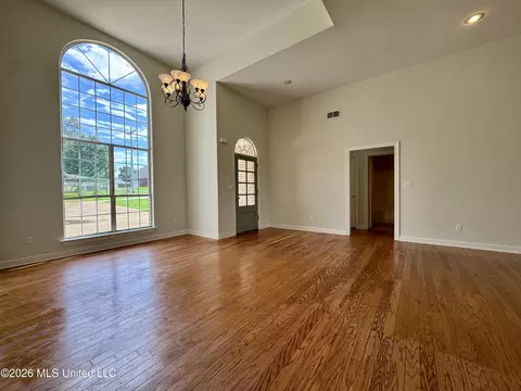 Living - 1868 Trapper Dr, Hernando, MS 38632 photo 3 of 7