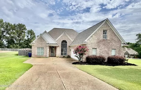 Exterior - 1868 Trapper Dr, Hernando, MS 38632 photo 2 of 7