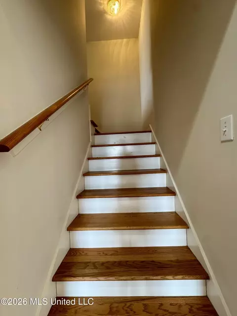 Entry Way - 1868 Trapper Dr, Hernando, MS 38632 photo 2 of 2