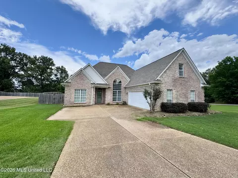 1868 Trapper Dr, Hernando, MS 38632