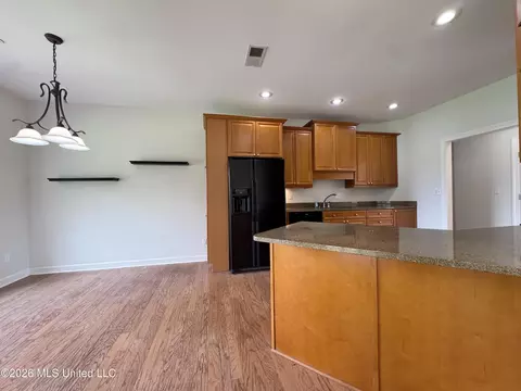 Kitchen - 1868 Trapper Dr, Hernando, MS 38632 photo 5 of 5