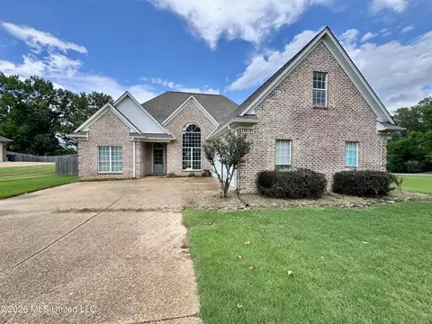 Exterior - 1868 Trapper Dr, Hernando, MS 38632 photo 2 of 8