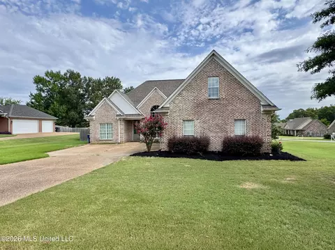 Exterior - 1868 Trapper Dr, Hernando, MS 38632 photo 3 of 7