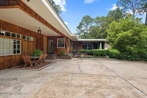 Exterior - 3669 Cavalier Dr, Jackson, MS 39216 photo 5 of 9