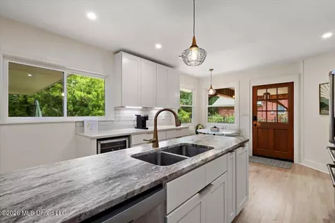 Kitchen - 3669 Cavalier Dr, Jackson, MS 39216 photo 4 of 6