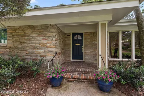 Exterior - 3669 Cavalier Dr, Jackson, MS 39216 photo 3 of 9